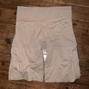 Spanx nude shapewear high waisted L everyday shaping shorts